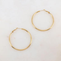 Boucles d'oreilles Klassikí créoles dorées Hersée Hersée Paris 9